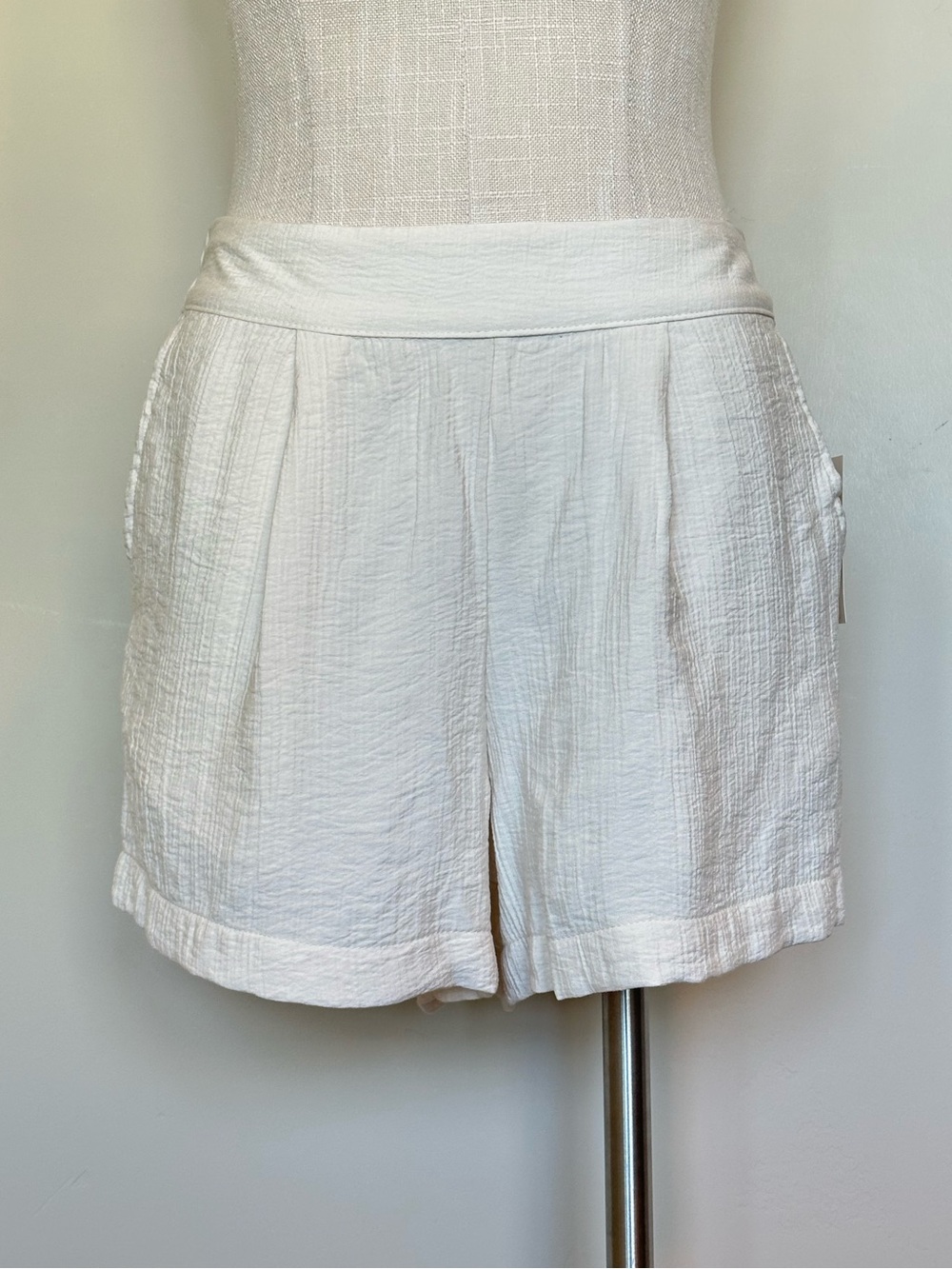 NWT Cream Textured High Rise Lightweight Women's Shorts
